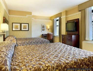 The At Nova York